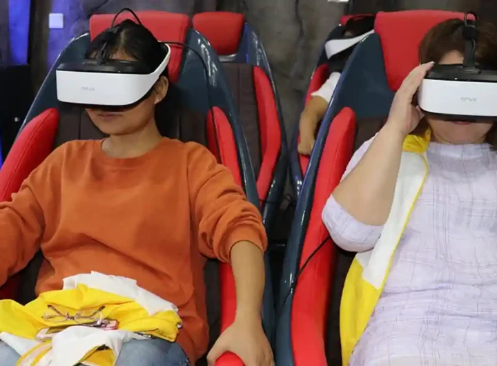 Esperienza di volo unica guarda la TV mentre piloti un astronave VR